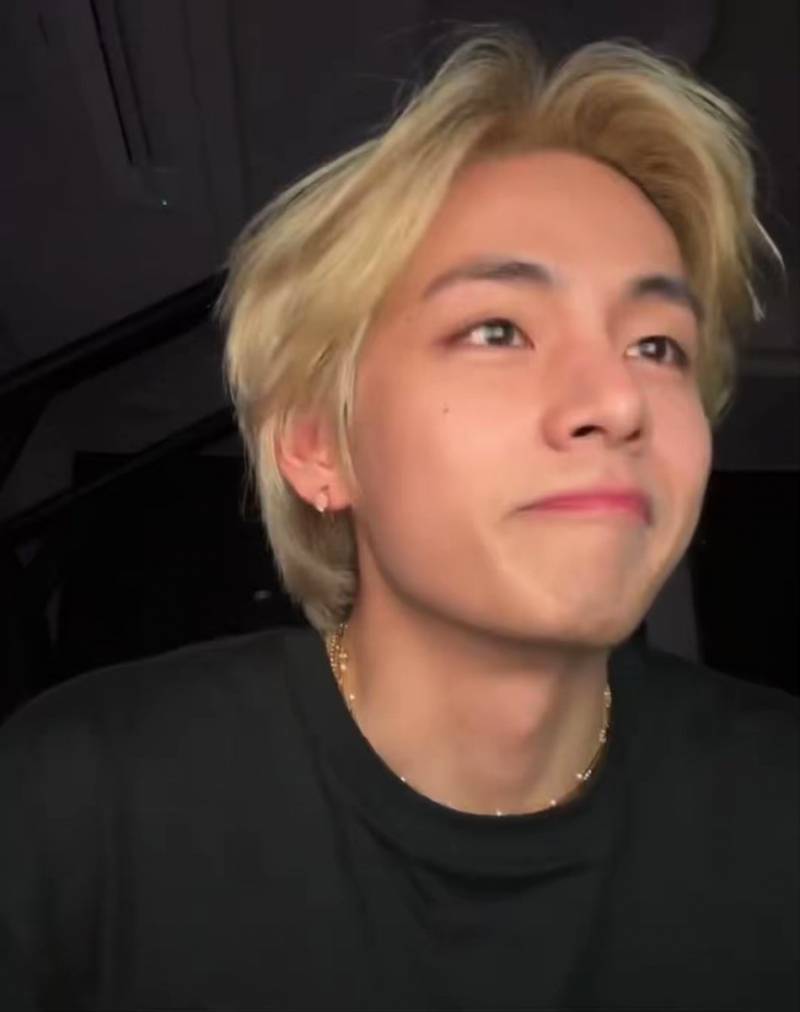 [잡담] 뷔 깔끔하게 입는 사복들이 너무 조흠 | 인스티즈