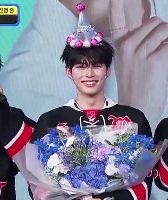 [잡담] 성한빈 생일인데 선물을 오히려받음 | 인스티즈