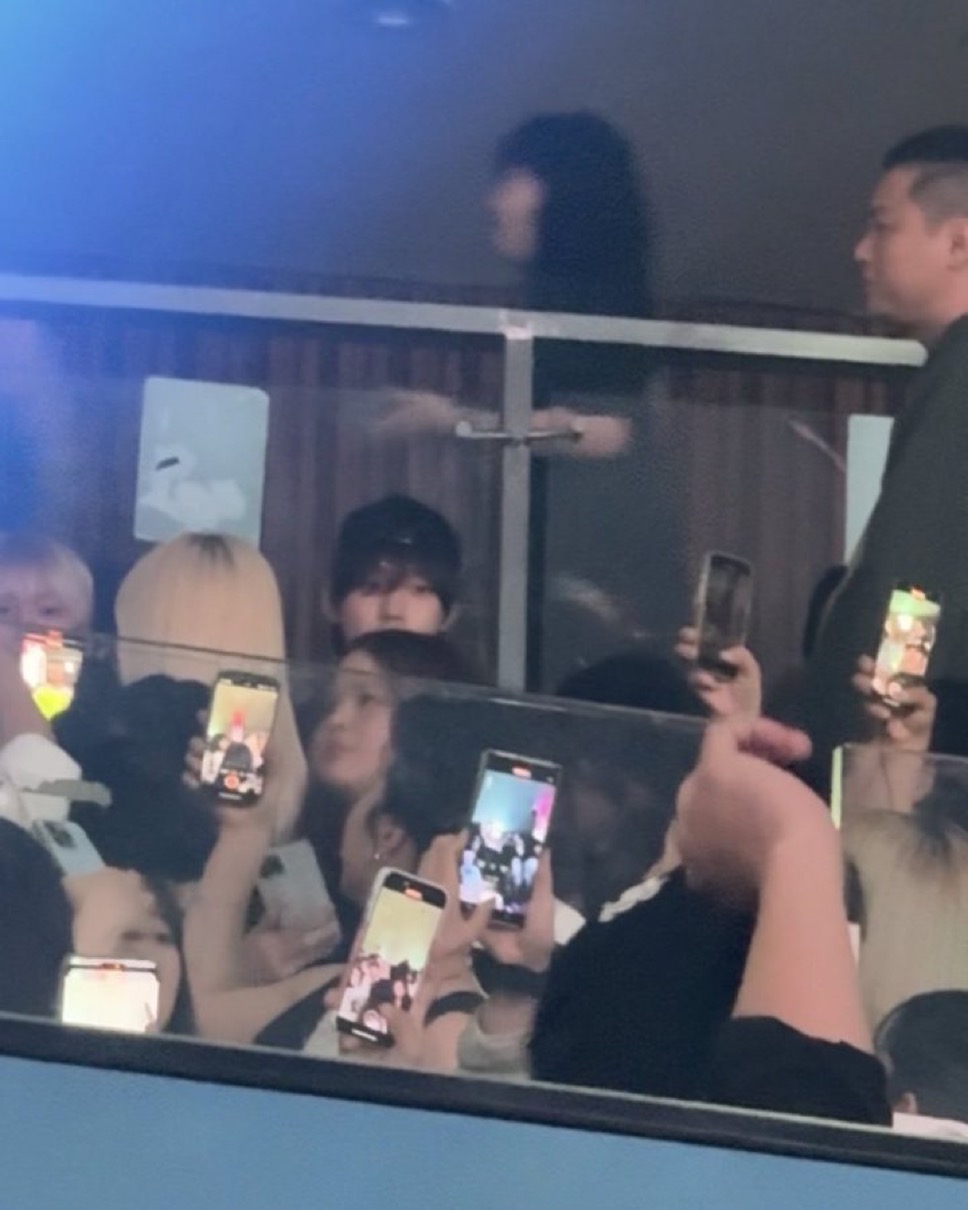 [잡담] 원빈이 아무것도 모르고 따라온 초딩같닼ㅋㅋㅋㅋ | 인스티즈