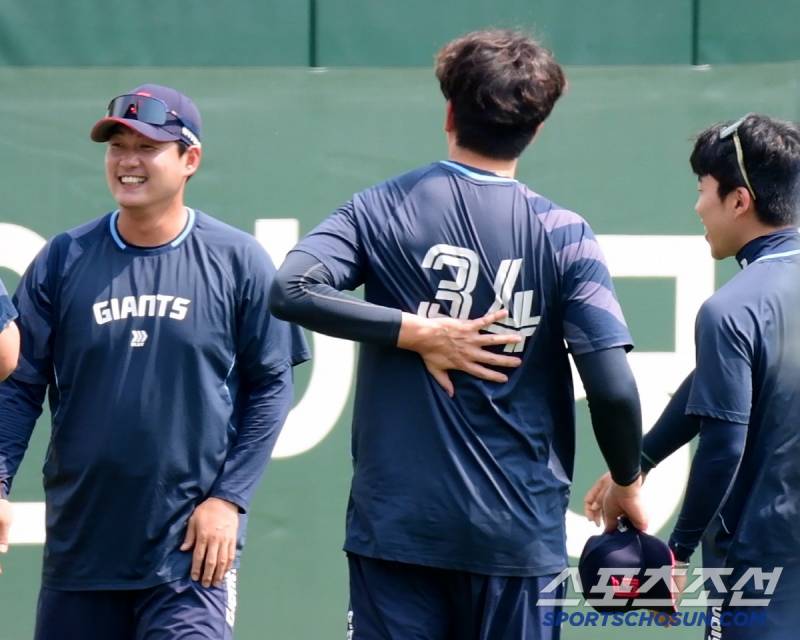 [잡담] 김원중이 생일빵을 맞고있다 | 인스티즈