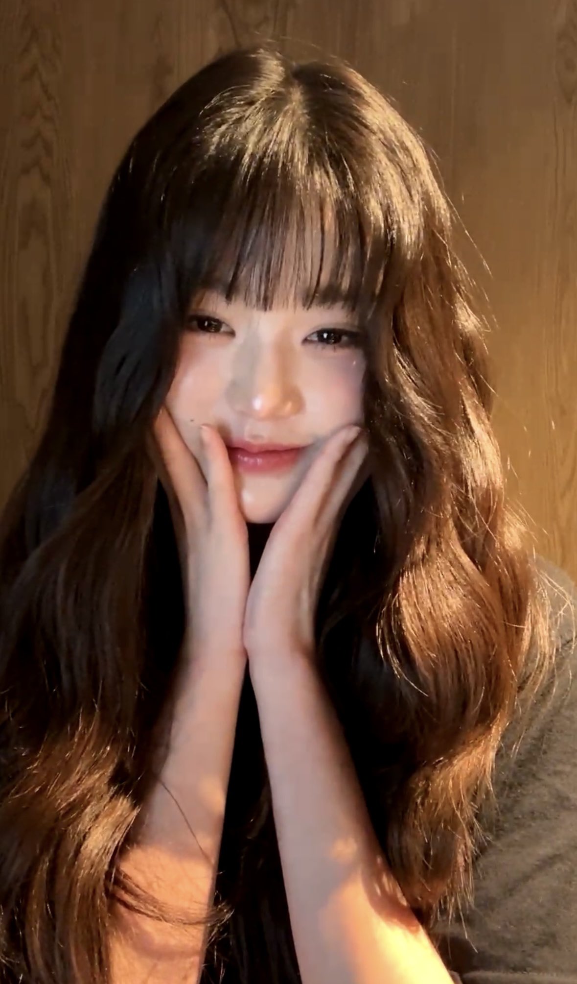 [잡담] 장원영 낮잠 2시간 푸데푸데 자고 깬지 5분만에 켠 라이브 얼굴이 | 인스티즈