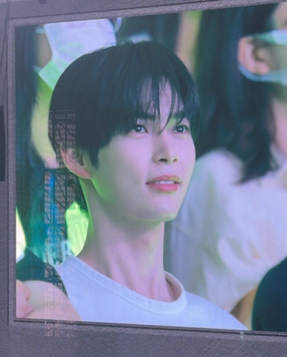 [잡담] 성한빈 스크린나오니까 잘생겼다 난리남 | 인스티즈