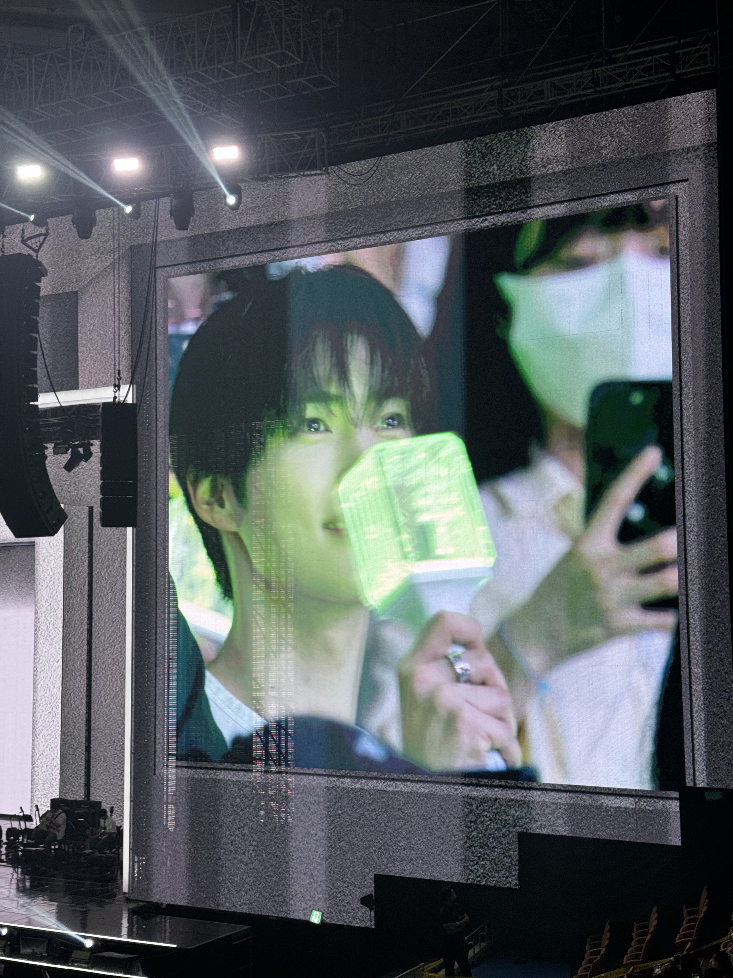 [잡담] 성한빈 도영sbn 콘서트 가서 전광판 찍힌거 레전드다 | 인스티즈