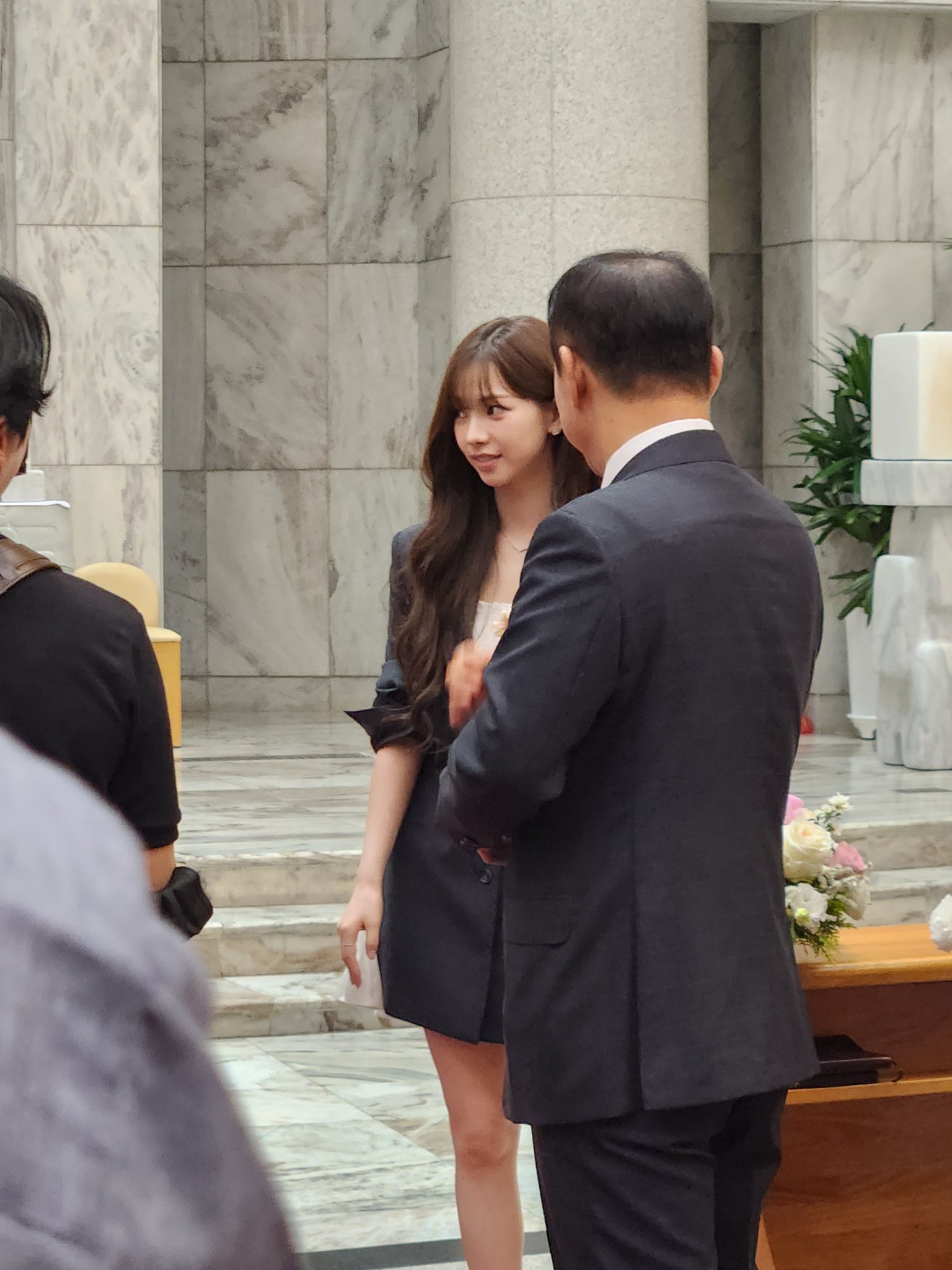 [잡담] 카리나 친언니분 결혼식에서 찍힌 짤인데 | 인스티즈