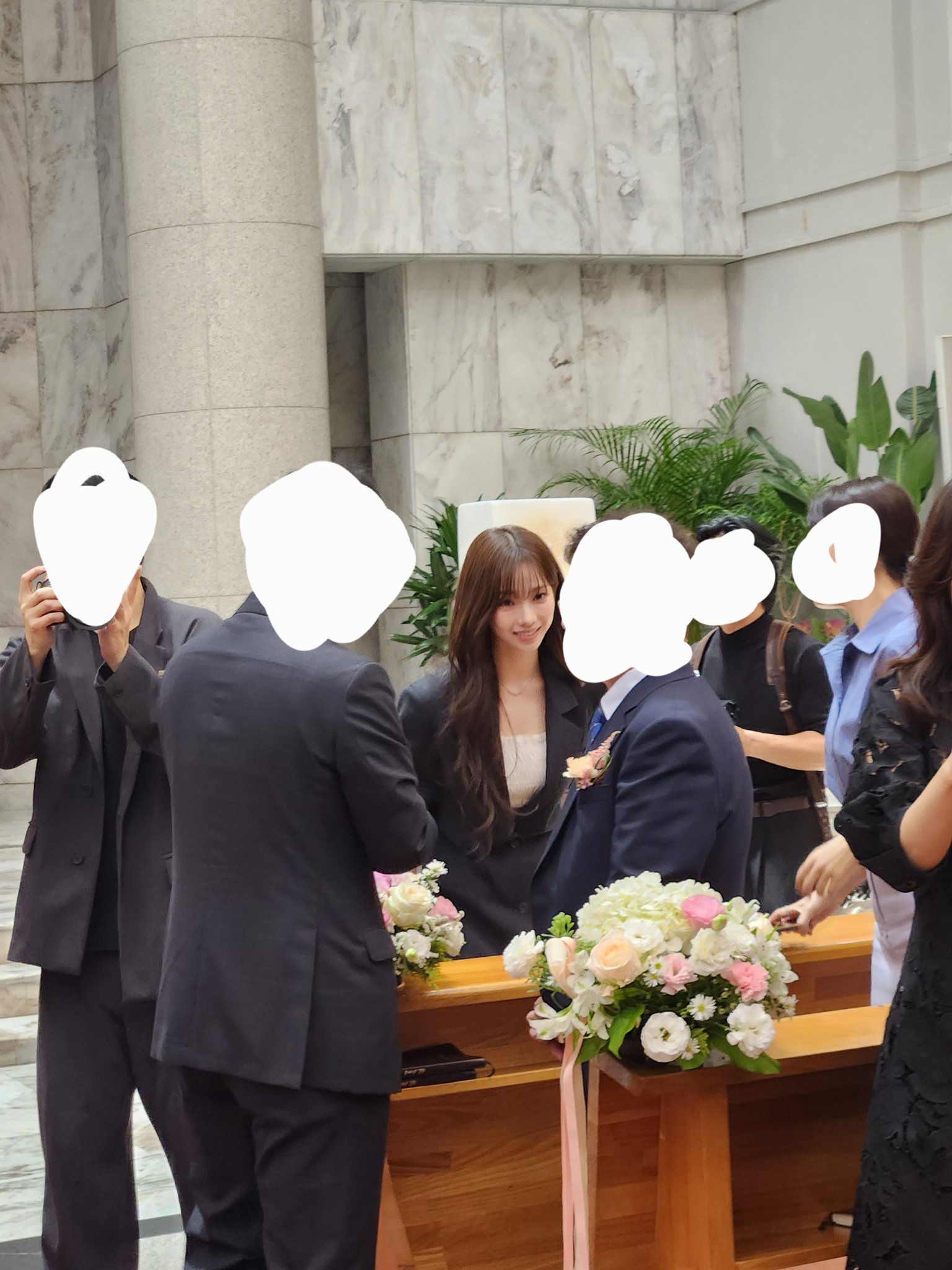 [잡담] 카리나 친언니분 결혼식에서 찍힌 짤인데 | 인스티즈