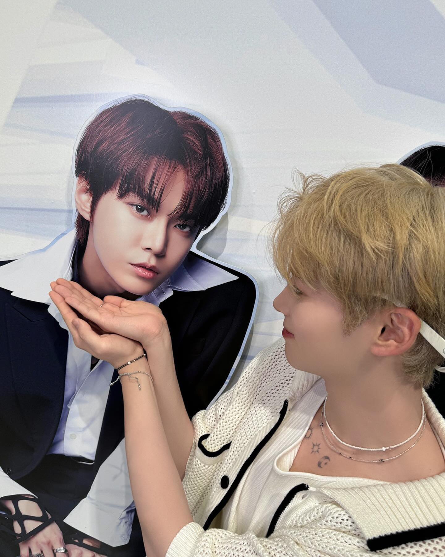 [잡담] 성한빈 도영sbn 판넬에 아궁빵 했을때가 엊그제 같은데 진짜 sbn한테 아궁빵했네 | 인스티즈