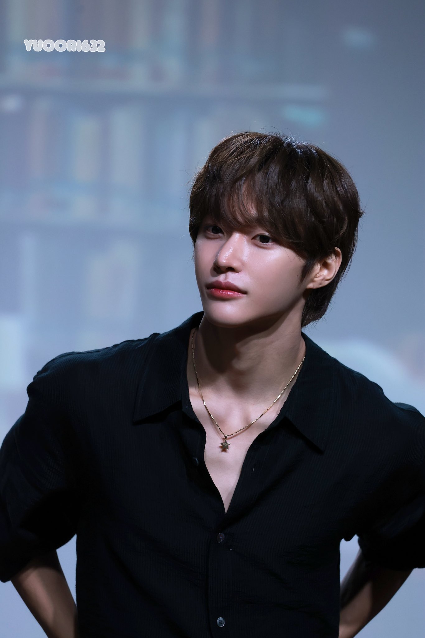 [잡담] 얼마전에 원빈 검정셔츠 입은 사진 원하는 희주 있었는데 | 인스티즈
