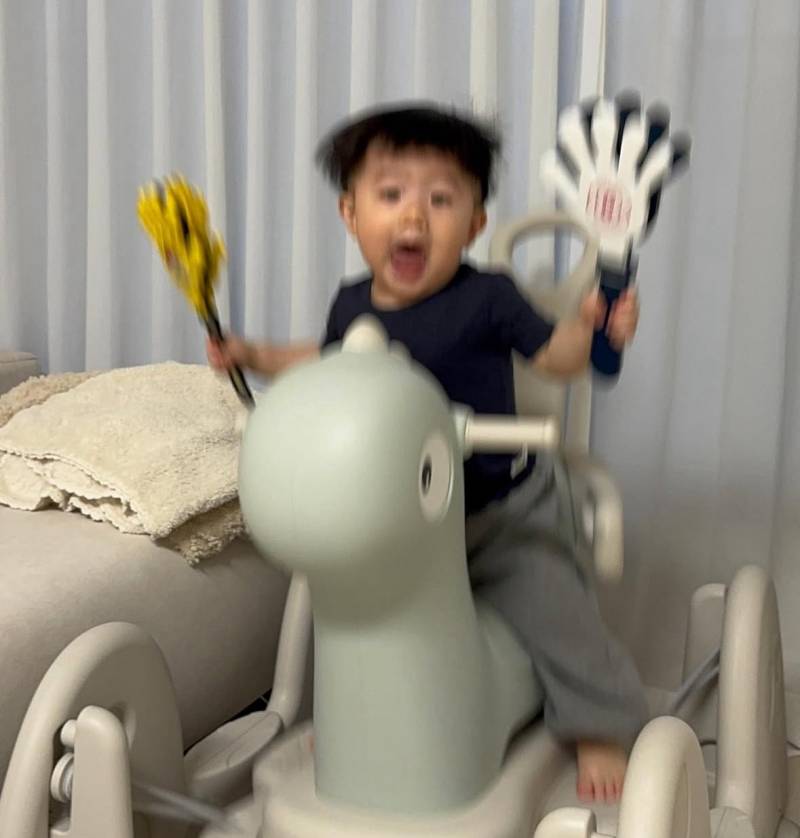 [잡담] 짝짝이를 너무 사랑하는 아기 | 인스티즈