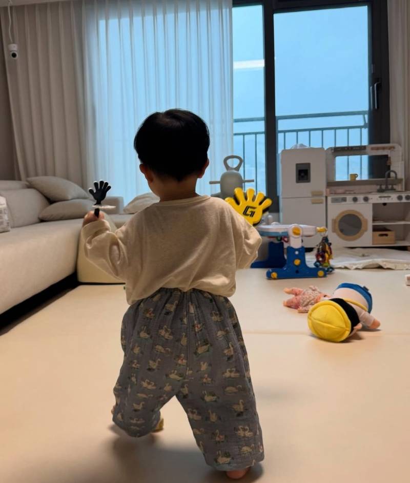 [잡담] 짝짝이를 너무 사랑하는 아기 | 인스티즈