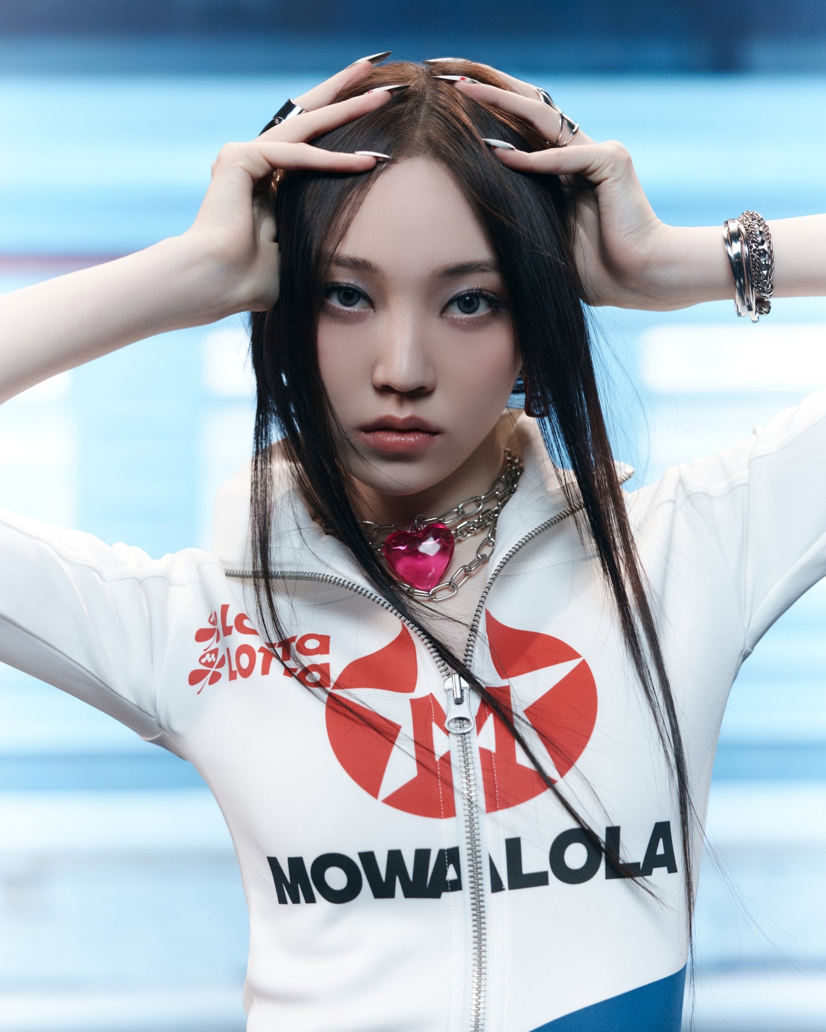 [잡담] 영서 2년전 프로필 사진이랑 오늘 뜬 컨포랑 비교하면 되게 분위기 다르다 | 인스티즈