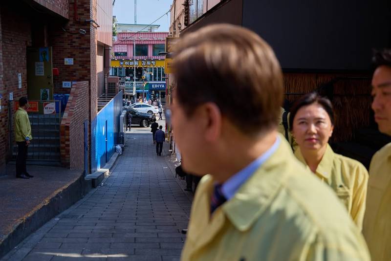현재 여론 갈리는 이대통령 공식 사진 스타일..JPG | 인스티즈