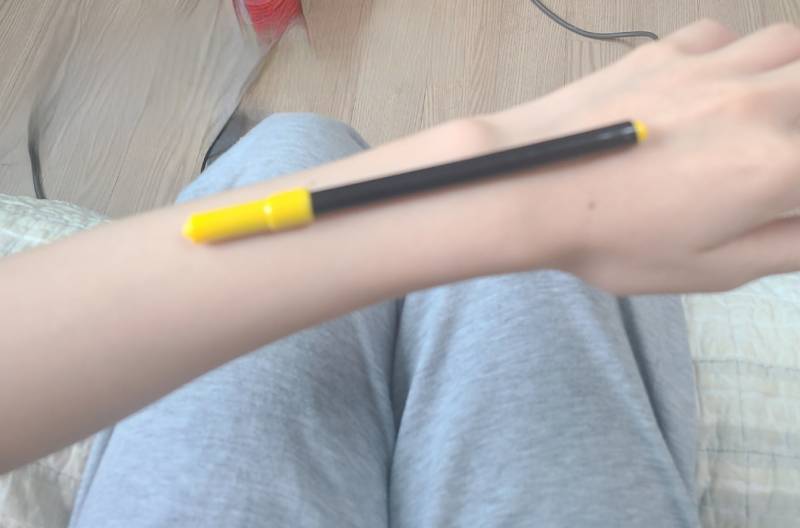 [잡담] 딱히 팔 얇다는 생각한적 없는데 사진으로 보니깐 얇아보여 | 인스티즈