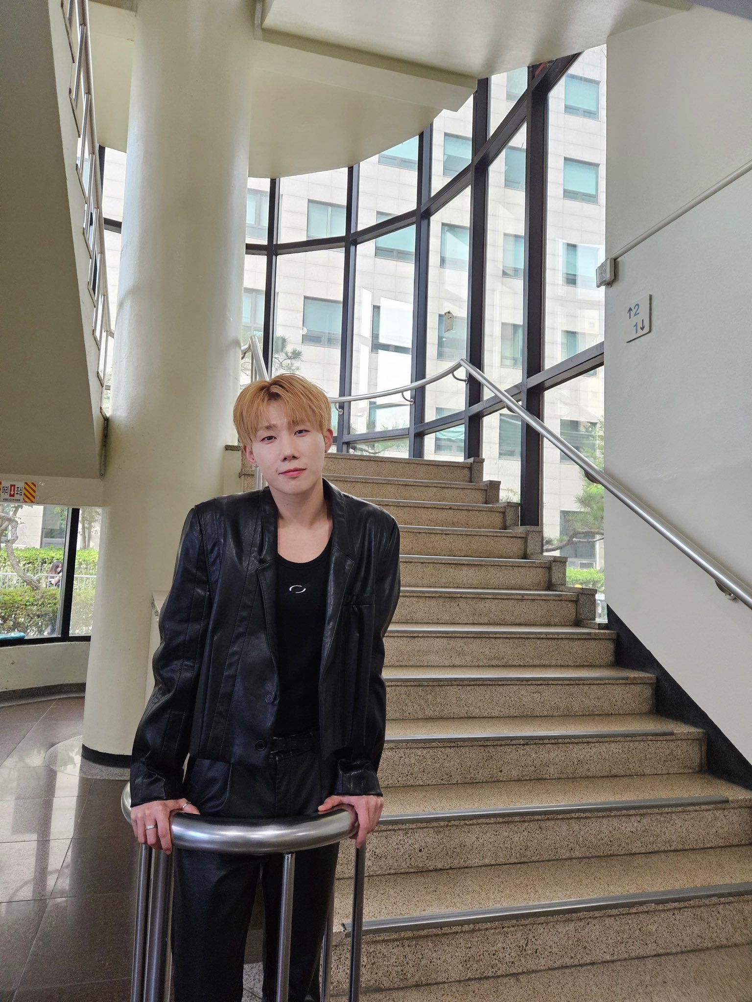[잡담] 엥 뮤뱅포토스팟 여기 아니지 않아? 성규는 왜 여기 들어가있는거죠? | 인스티즈