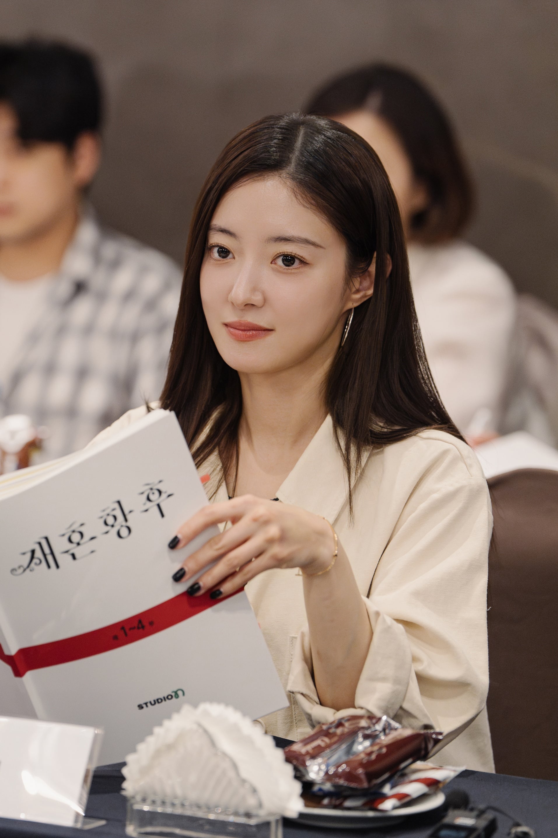 [잡담] 재혼황후 신민아 이세영 투샷 보니까 나비에 라스타 if외전도 보고싶어짐 | 인스티즈