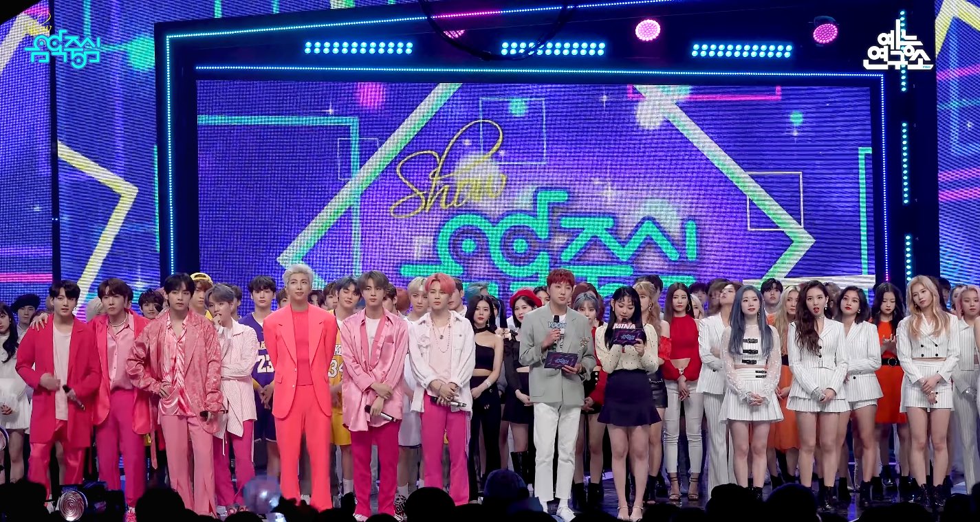 [잡담] 방탄 트와이스 이때 단체사진 찍었나보다 | 인스티즈