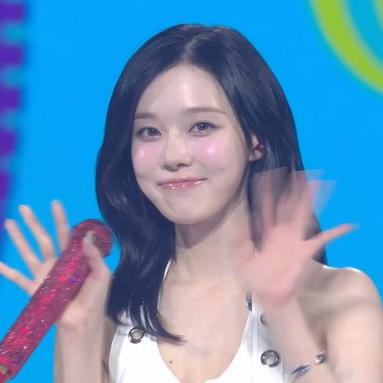 [잡담] 윈터 흑발 톤그로 같은데 얼굴이 이겨낸다 | 인스티즈