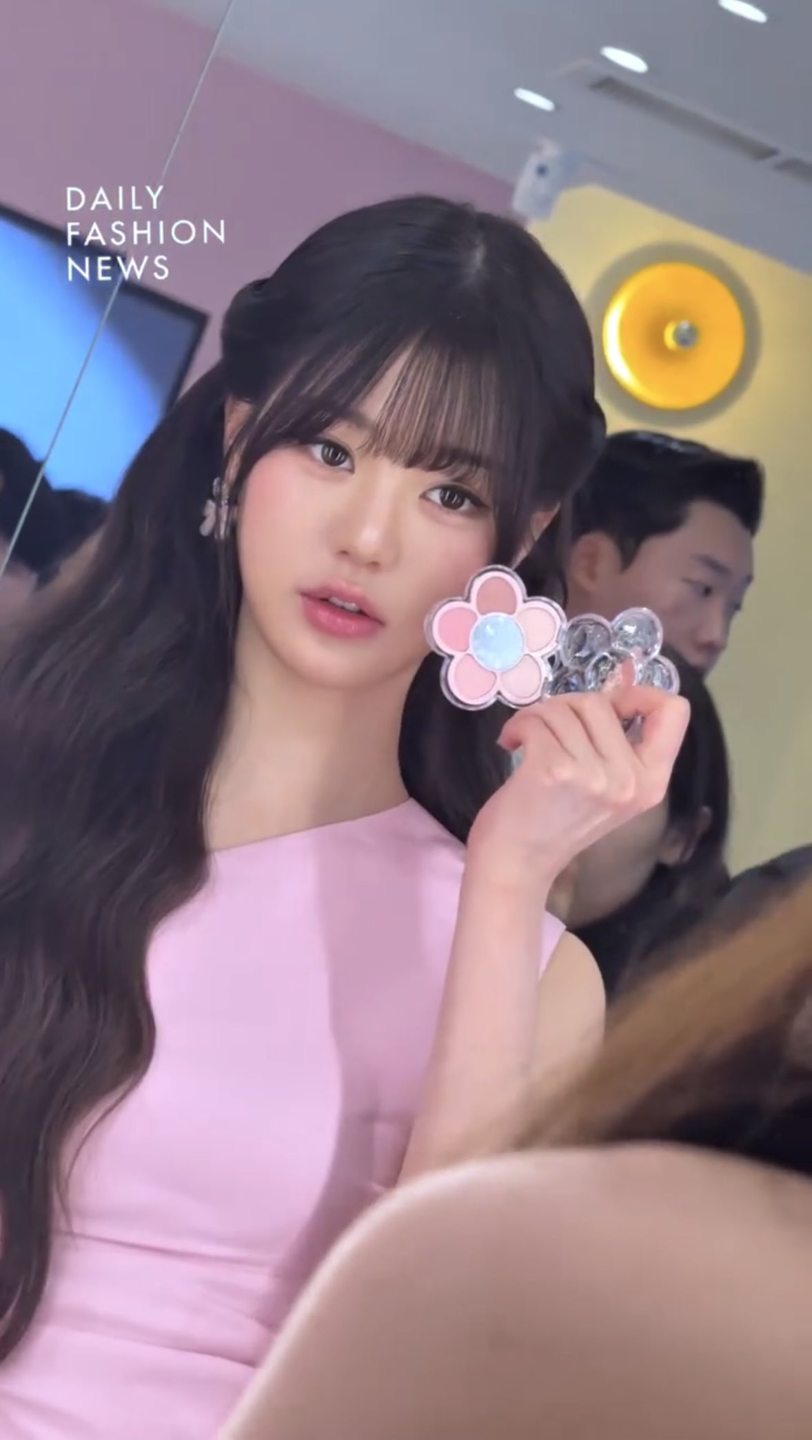 [정보/소식] 오늘 아침 어뮤즈 행사 참석한 장원영 | 인스티즈