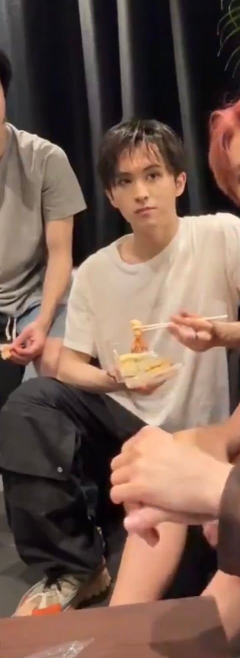 [잡담] 마크 메종마르지엘라 옷 ㄹㅇ 많이 입네 | 인스티즈