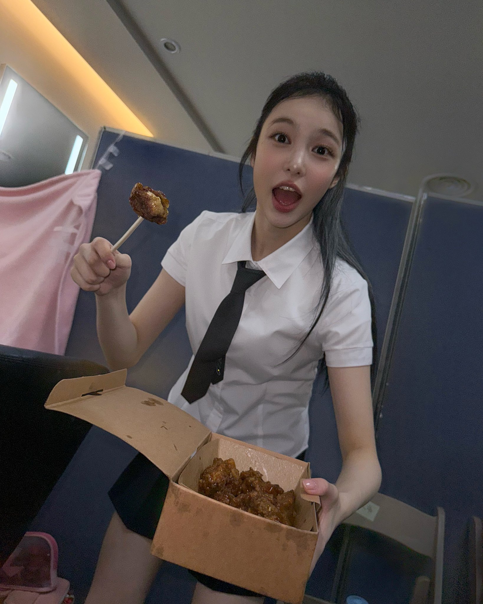 [잡담] 하투하 대기실에서 치킨 먹는거 | 인스티즈