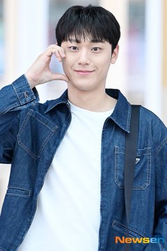 [잡담] 오늘 이도현 출국하는데 왜 이리 어려보이냐 ㅋㅋㅋㅋㅋㅋㅋ | 인스티즈
