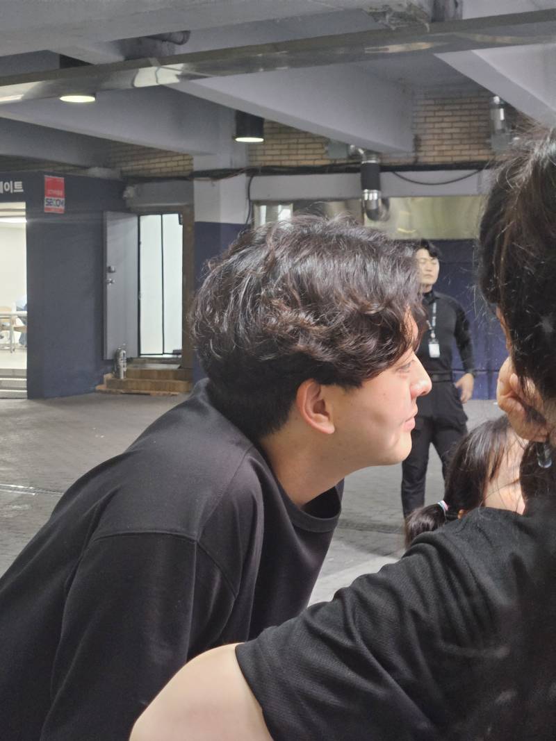 [잡담] 출근길에서 원중햄한테 유니폼 잡는 법 강의받음 | 인스티즈
