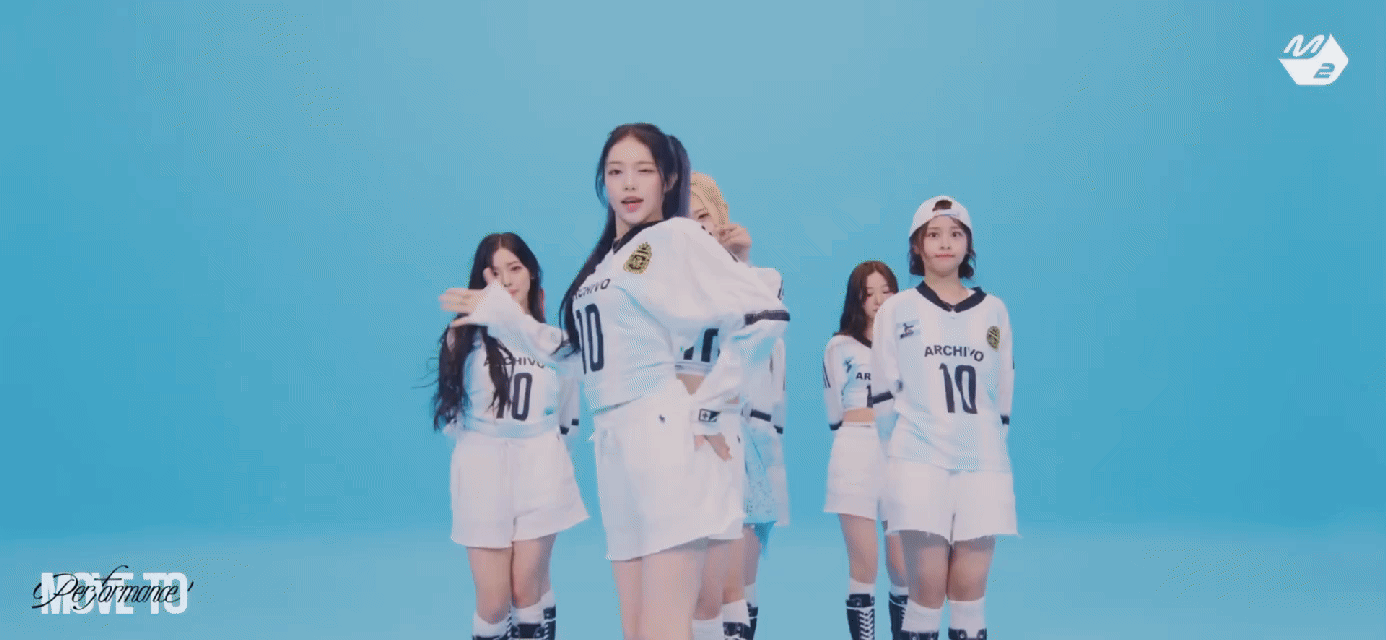 음방보다 카메라 무빙 좋다는 하츠투하츠 퍼포먼스.gif | 인스티즈