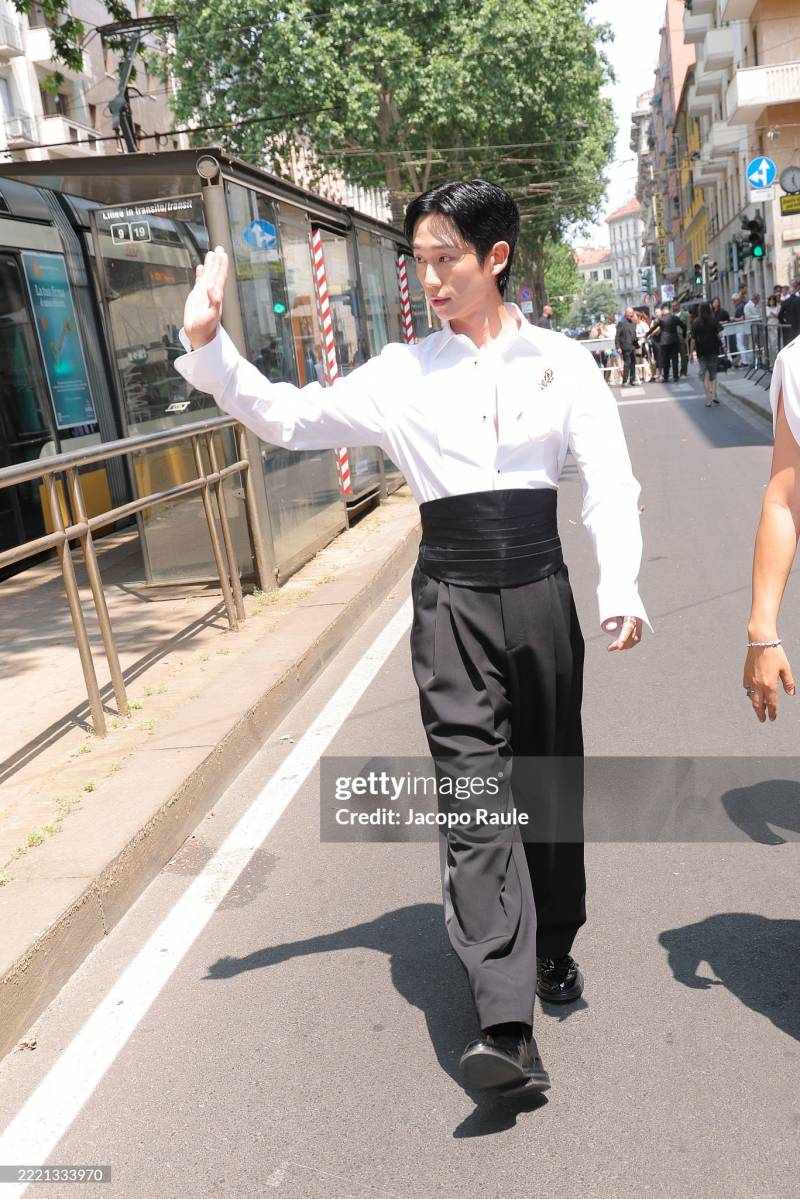 현재 여론 갈리는 정해인 패션쇼 착장.JPG | 인스티즈