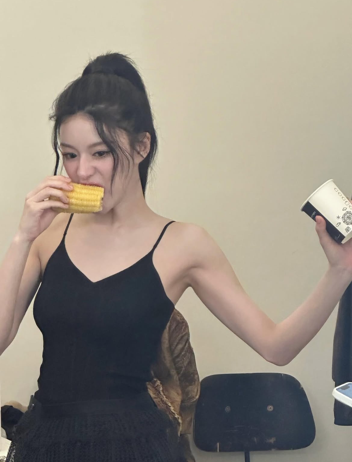 [잡담] 고윤정 인스타 올려줬는데 초미녀짤이랑 장꾸짤 같이 주는거 | 인스티즈