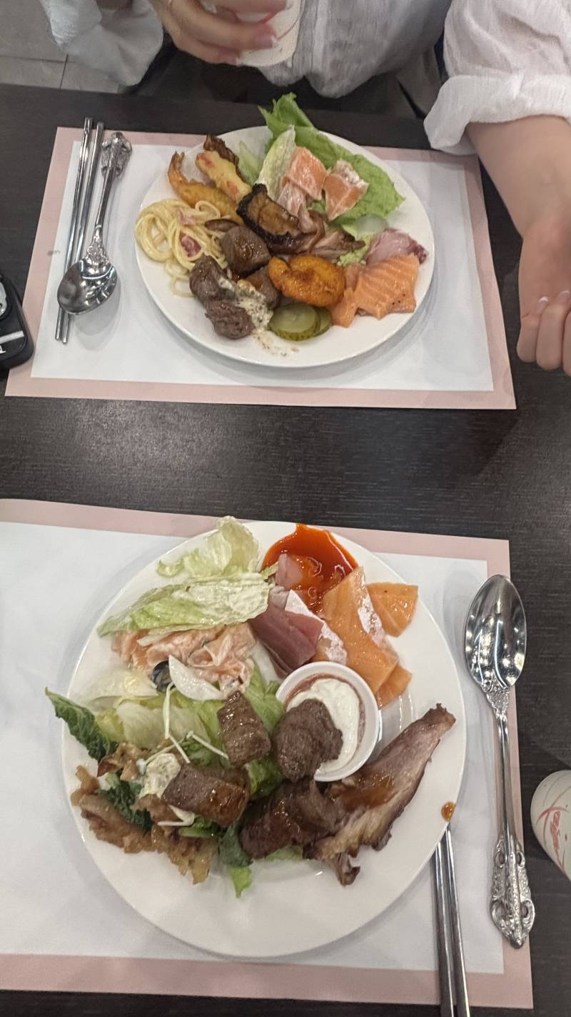 [잡담] 다이어터 어제 뷔페 가서 이만큼만 머금.. | 인스티즈