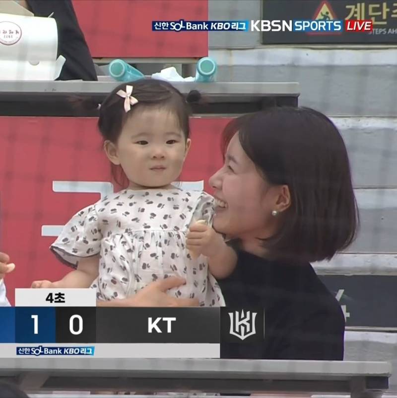 [잡담] 나눔팀에는 아기공주님들의 축복이 내려요...❤️🩵🖤 | 인스티즈