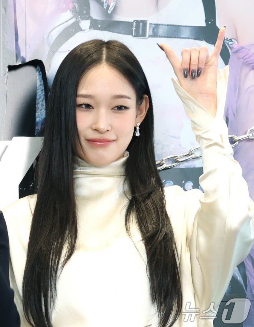 [잡담] 신세계 정유경회장 딸 오늘자 데뷔 쇼케이스 기사사진 | 인스티즈