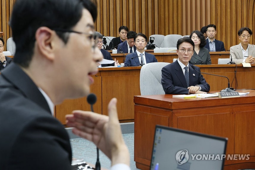 [잡담] 기사사진만 봐도 주진우 개긁힌거 티나네 | 인스티즈