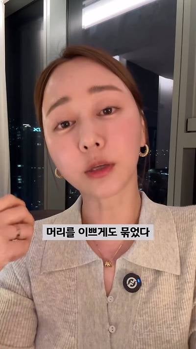 엄마도 없다면서, 머리는 이쁘게 묶었네? | 인스티즈