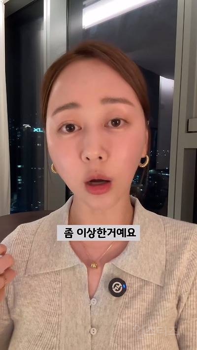 엄마도 없다면서, 머리는 이쁘게 묶었네? | 인스티즈