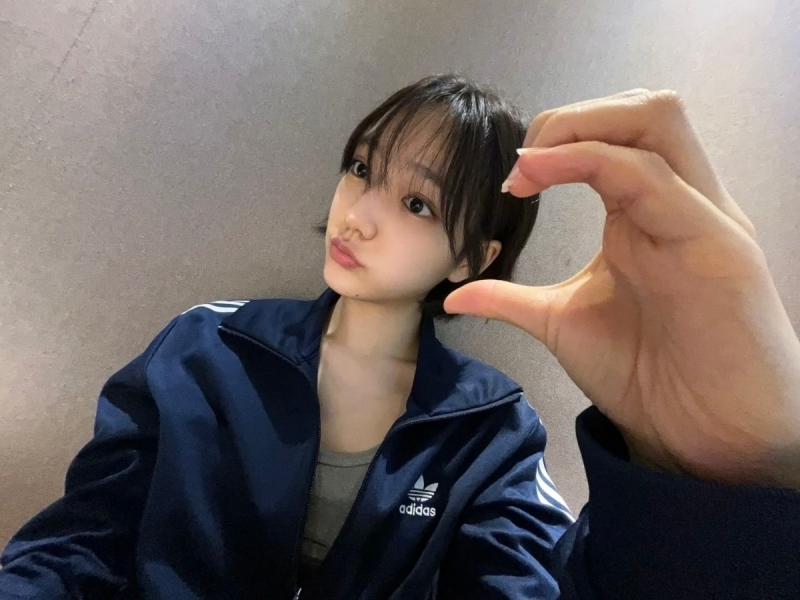 팬들 사이에서 말 갈리는 키키 지유 데뷔전 사진.jpg | 인스티즈