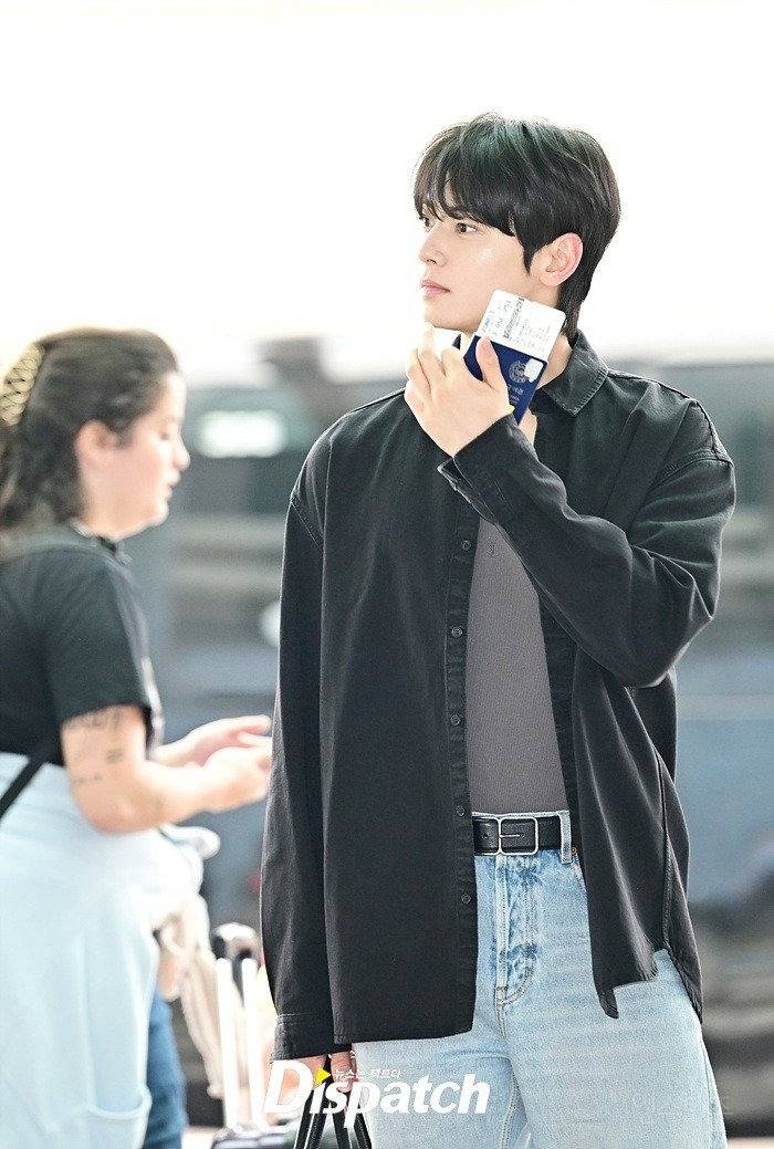 오늘자 차은우 보고 놀란표정 박제된 팬.jpg | 인스티즈