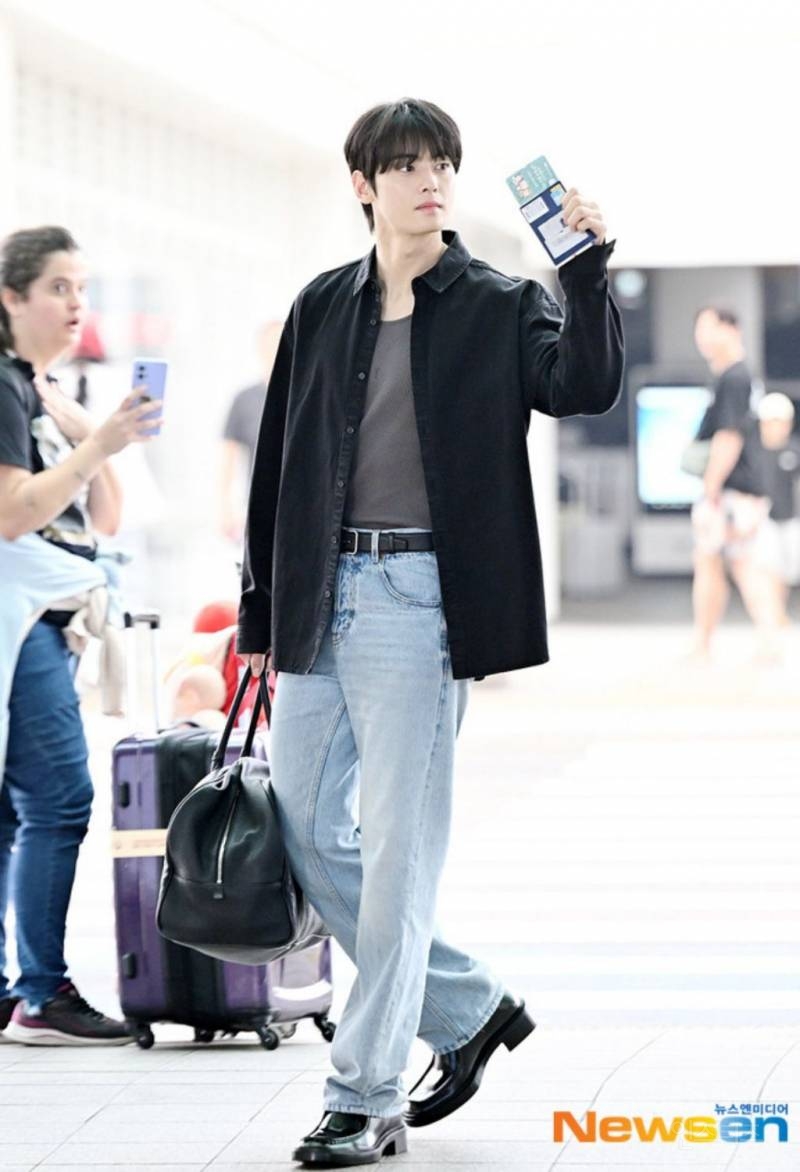 오늘자 차은우 보고 놀란표정 박제된 팬.jpg | 인스티즈