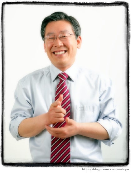 [잡담] 세월을 거스르는 이재명 과거사진 새로운 버전 | 인스티즈