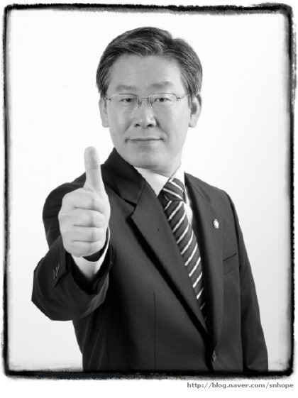 [잡담] 세월을 거스르는 이재명 과거사진 새로운 버전 | 인스티즈