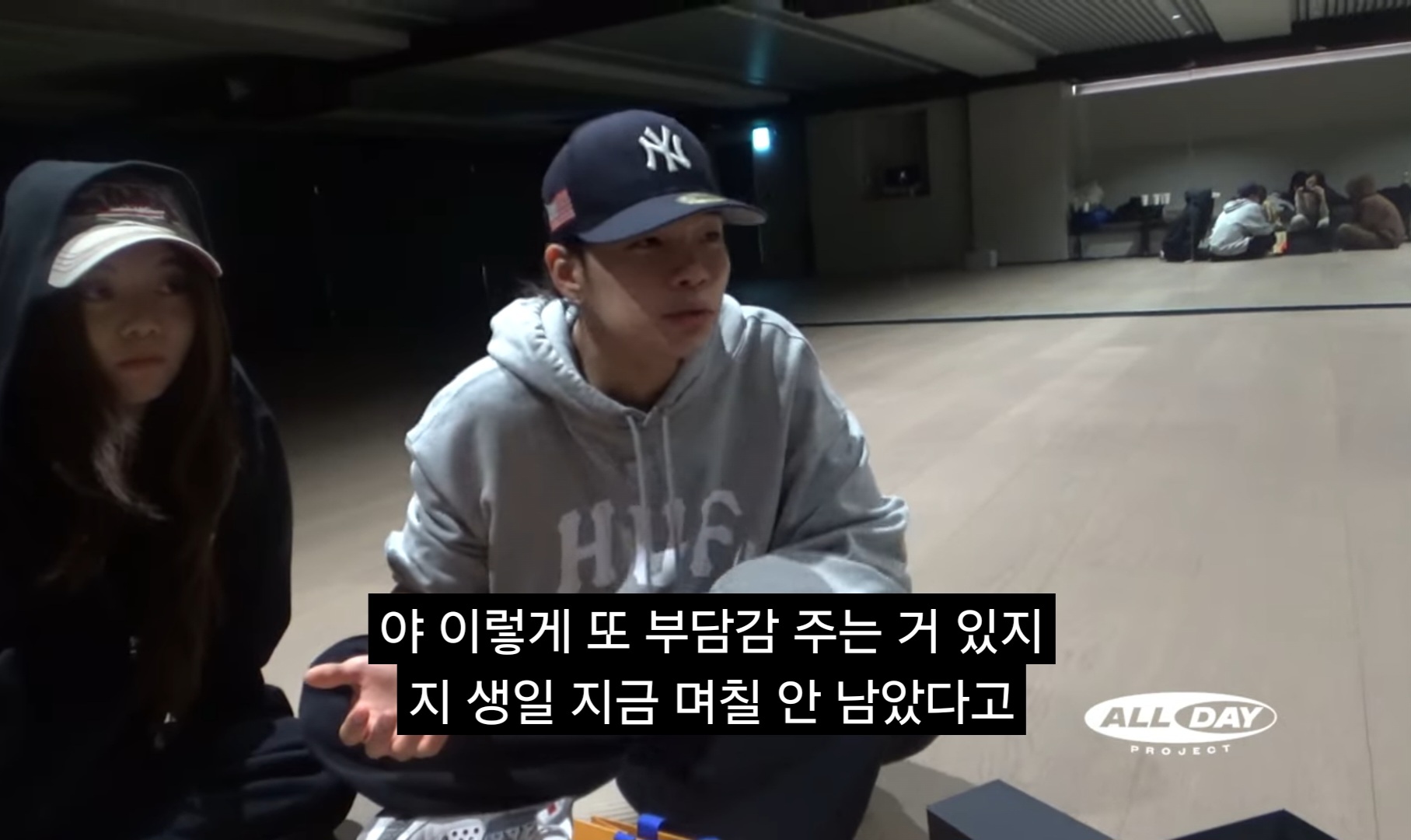 [잡담] 올데프 저번 자컨에서 이랬는데 ㄹㅇ 막내들 편지지 사러간게 | 인스티즈