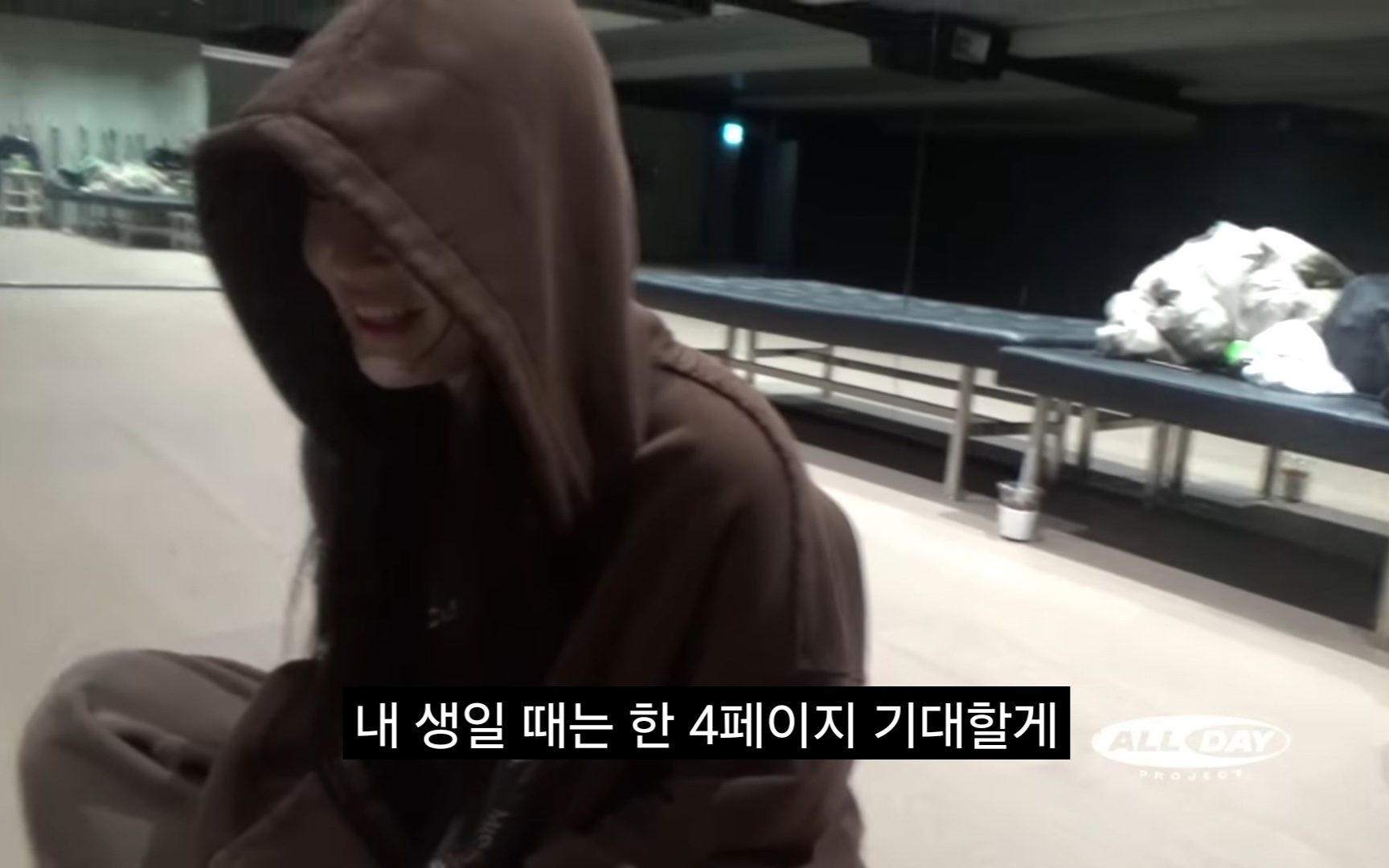 [잡담] 올데프 저번 자컨에서 이랬는데 ㄹㅇ 막내들 편지지 사러간게 | 인스티즈