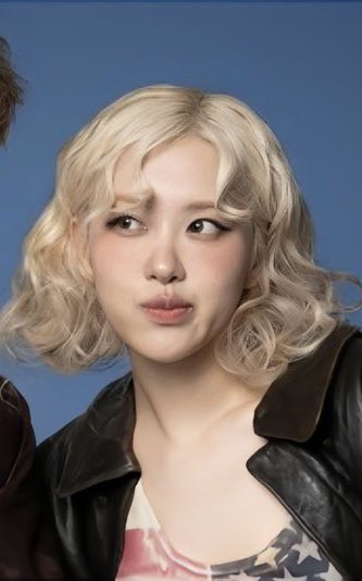 [잡담] 로제 뽀글단발 진짜 잘어울리는듯 | 인스티즈