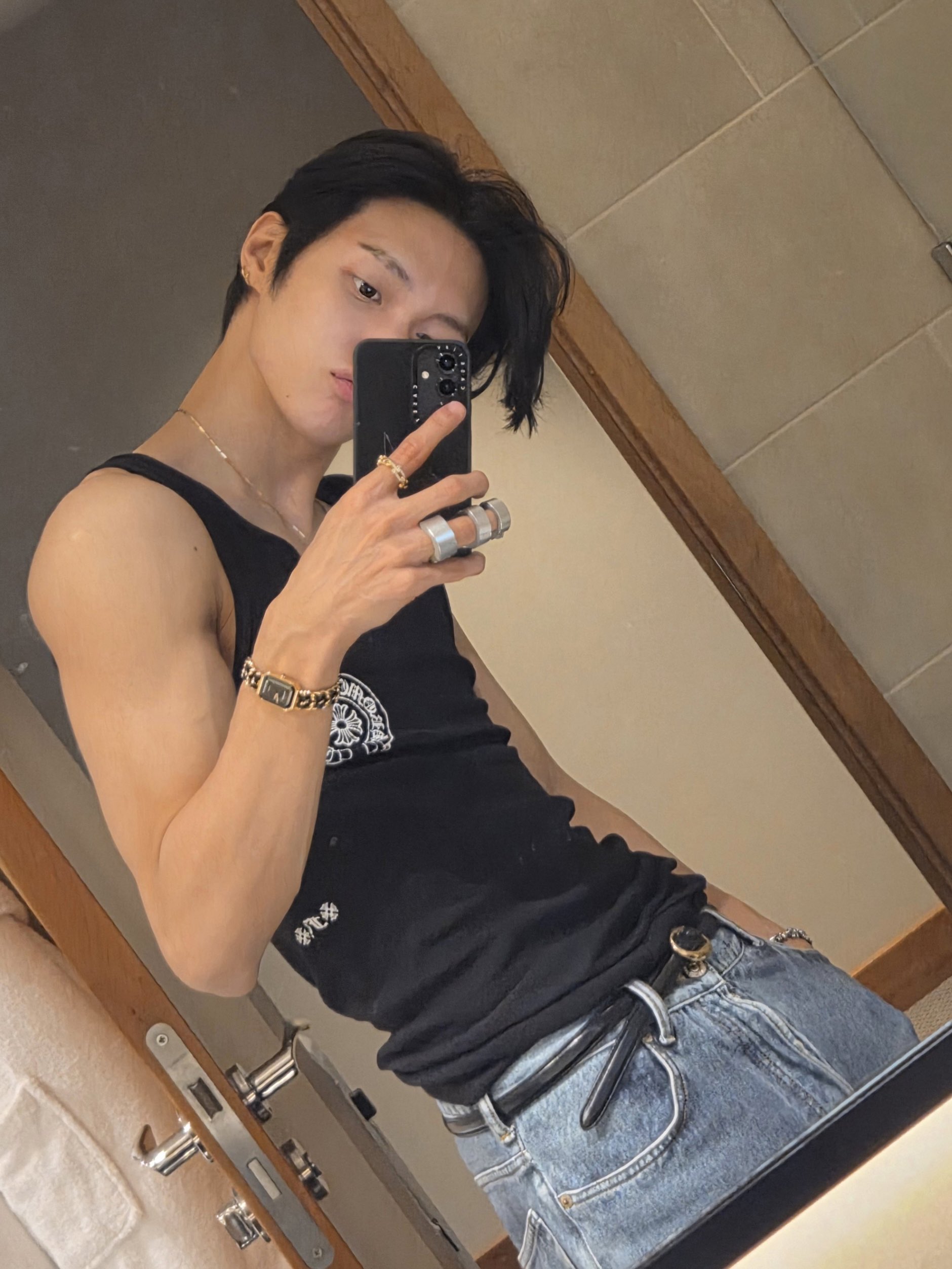 [잡담] 원빈 진짜 무슨 만화캐릭터 같네 | 인스티즈