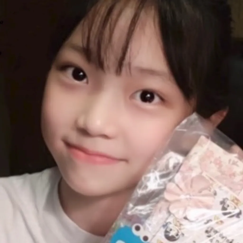 [잡담] 올데프 영서 옛날사진들 약간 카리나랑 닮은것 같지않아? | 인스티즈