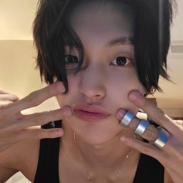 [잡담] 원빈이 손가락 깁스 얼마나 마음에 든 거야 | 인스티즈