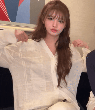 [잡담] 어제자 배이한테 옷 단속 당하는 설윤ㅋㅋㅋ | 인스티즈