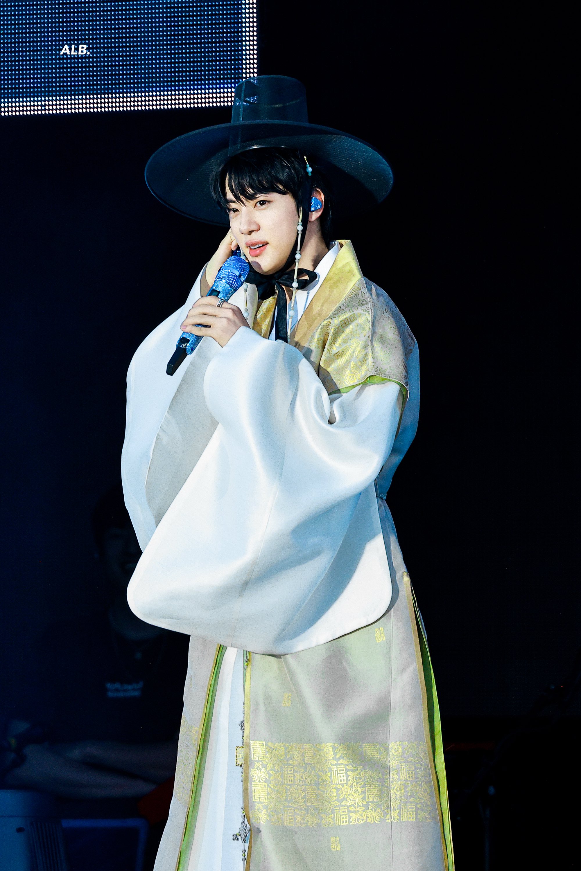 [잡담] 방탄 진 한복에 갓 쓸 때 마다 | 인스티즈