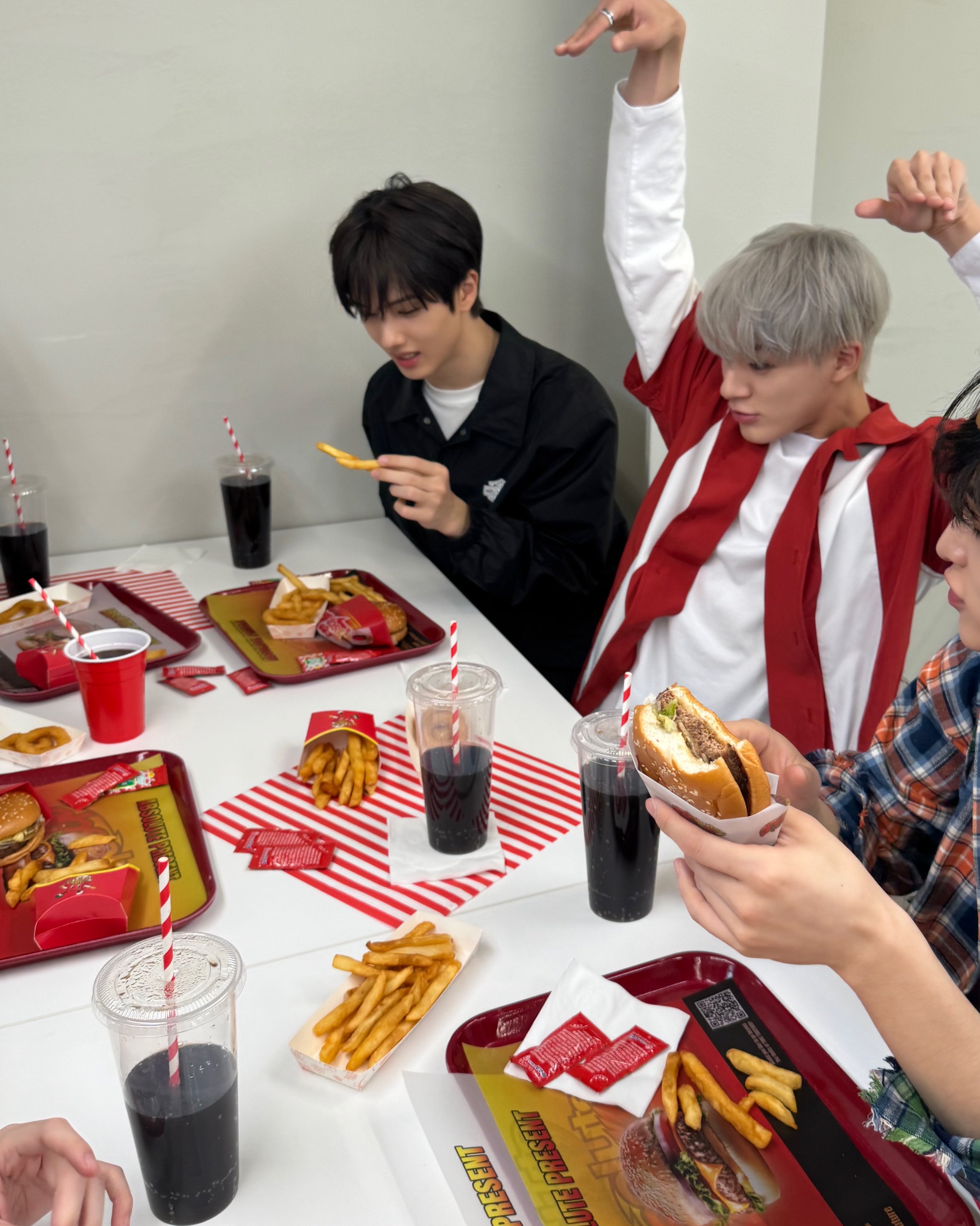[잡담] 제노 어지간하면 누가 장난을 치든 그냥 므엉이...인데 | 인스티즈