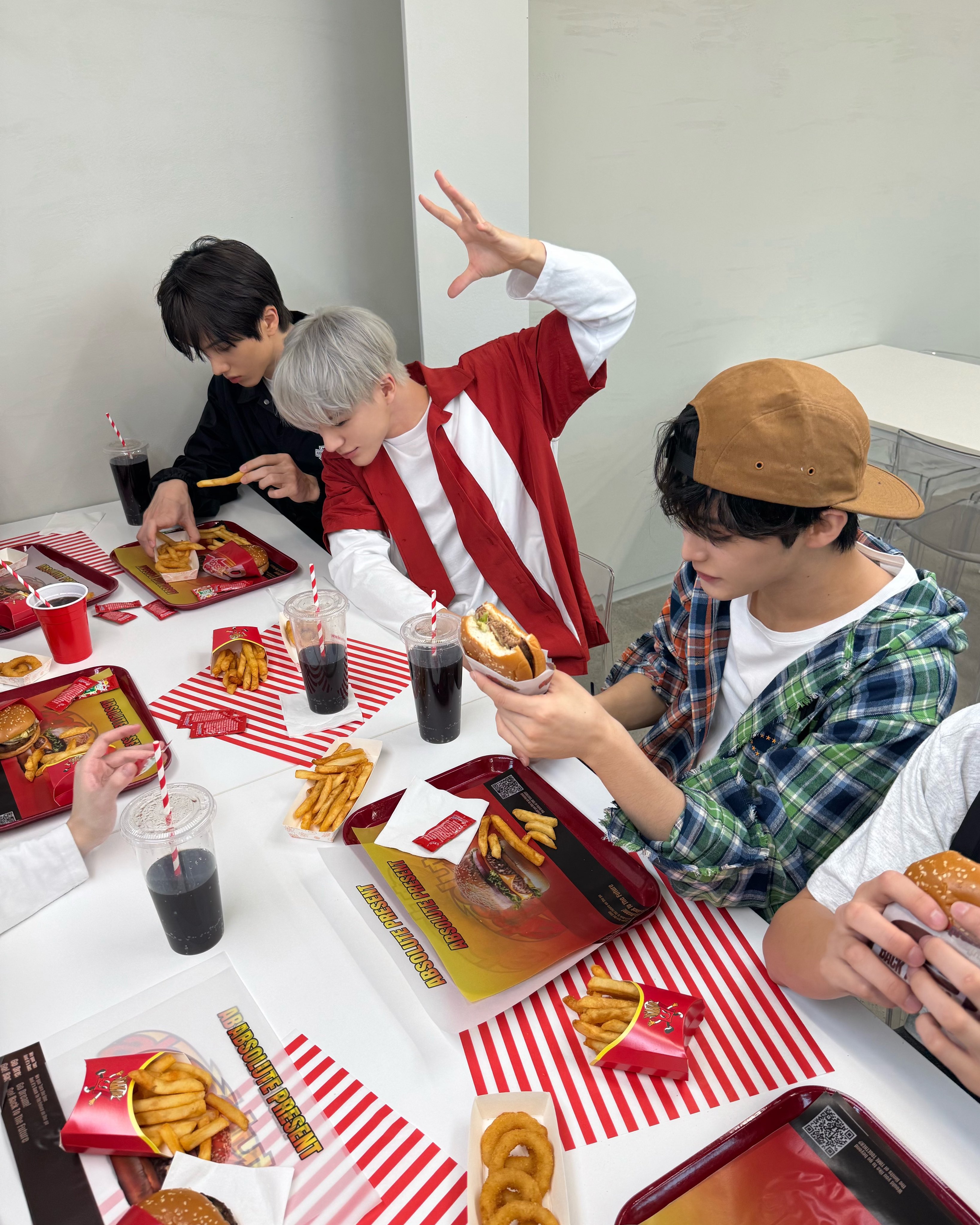 [잡담] 제노 어지간하면 누가 장난을 치든 그냥 므엉이...인데 | 인스티즈
