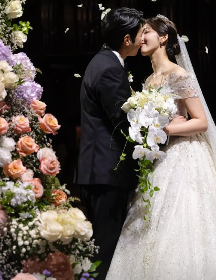 [정보/소식] AOA 임도화(찬미), 송의환과 결혼…설현·지민·혜정 결혼식서 "축하" | 인스티즈
